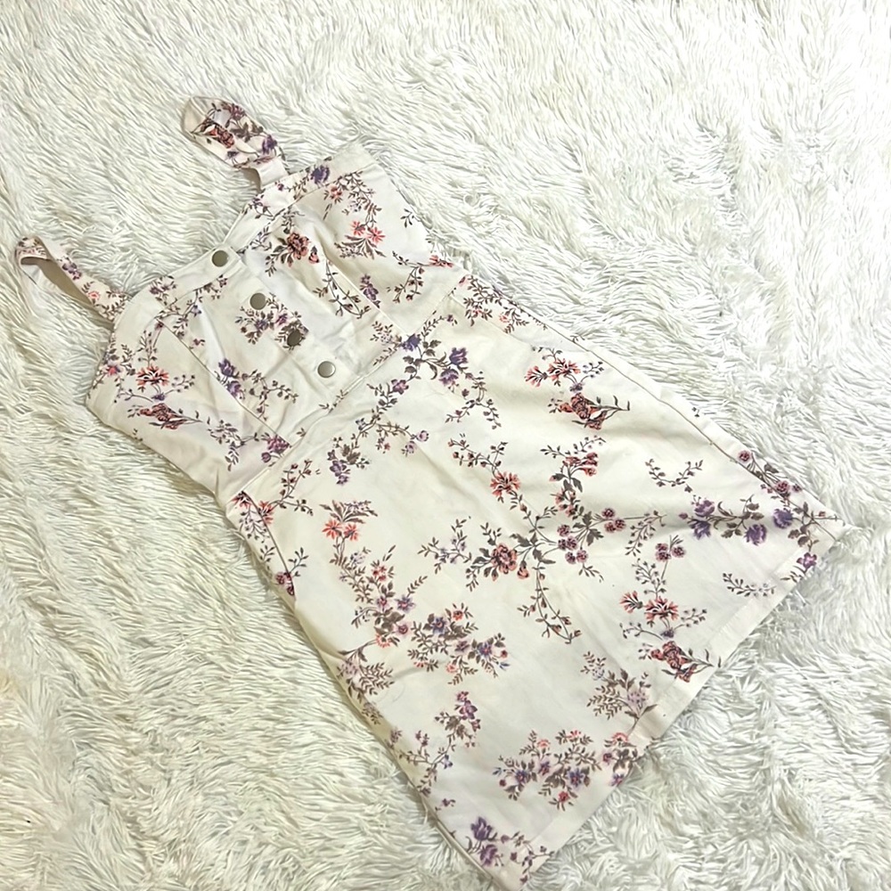 Size medium. (7-9). Worn a couple times.